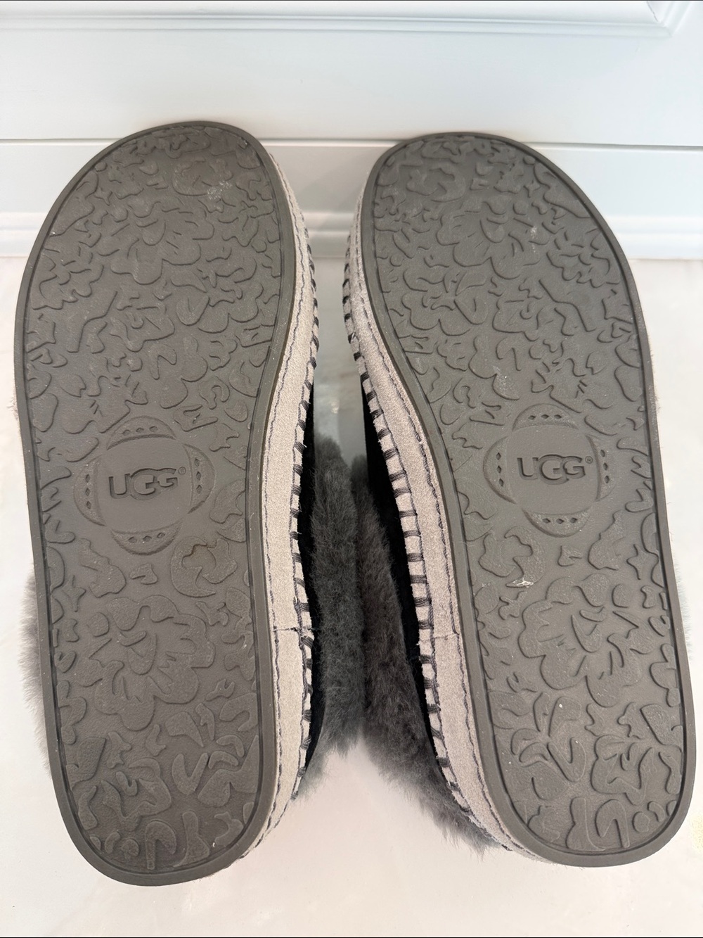 Women’s UGG Wrin Slipper in Gray & Black - Picture 7 of 11